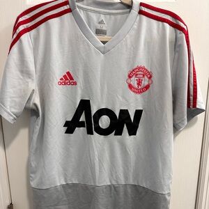 Manchester United training top size M